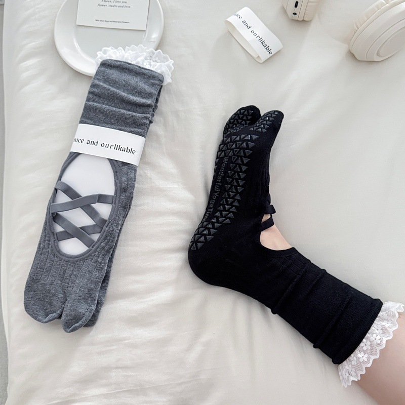 Kaus Kaki Yoga dengan Hiasan R - Embellish Knit ulasan dan harga